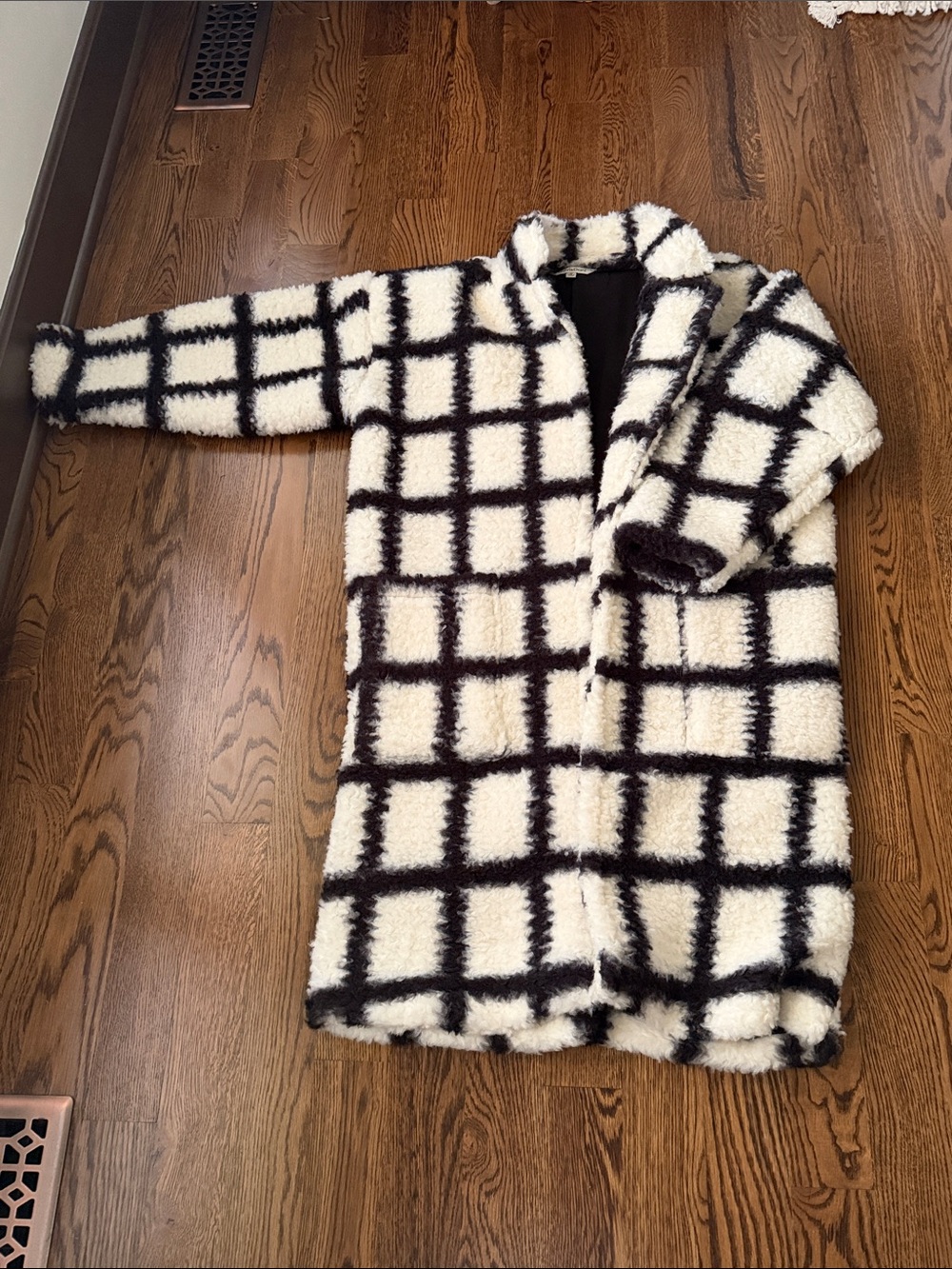 DAVI & DANI Cream and Black Plaid Teddy Coat medium - Picture 9 of 14